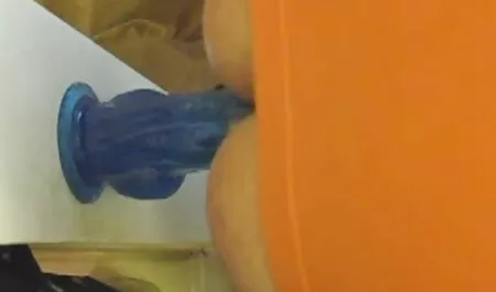 Cô gái khỏa thân đi phim jav nhat ban noi tieng bộ trên đường phố