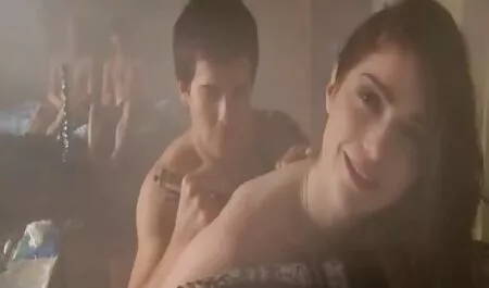 Bà đứng trên ban công và hút một béo jav nhat vietsub
