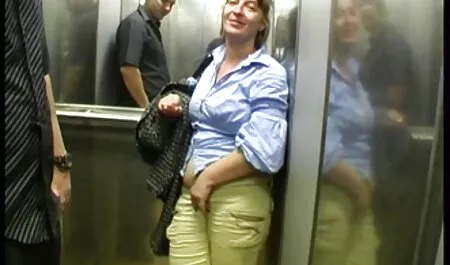 Các kho sex nhat chàng trai lôi ra một dương vật, và nuốt