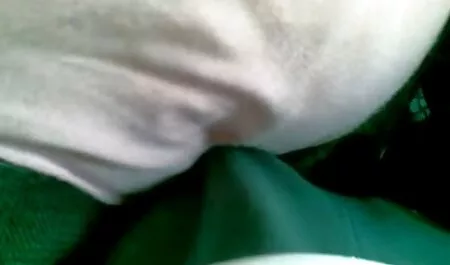Chó với móng vuốt jav nhat hd ve âm hộ của cô.