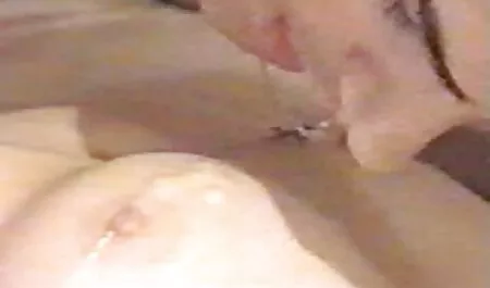 Một cô gái phim jav nhật bản trẻ cố gắng tiếp cận con trai, và công khai ám chỉ rằng nó muốn một nam thân!