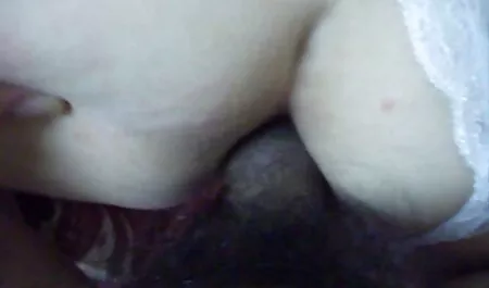 Đức tìm thấy một vài phim sech moi nhat trong những hình Vuông và đề nghị làm tình cho các camera cho tiền.
