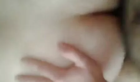 Dễ thương, cô gái jav hd nhat ban tóc vàng và cô bạn trai trên chiếc giường