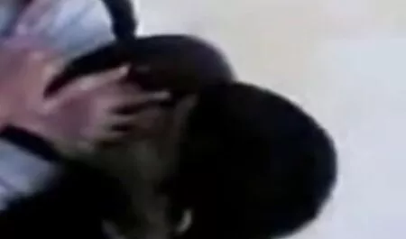 Cô gái tóc vàng khiêu các web sex nhật bản dâm, một điệu nhảy múa thoát y trong găng tay