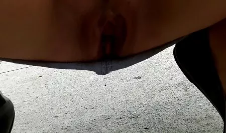 Chó cái trong quần top diễn viên jav nhật lót màu trắng hút thuốc lá và tính chính mình.